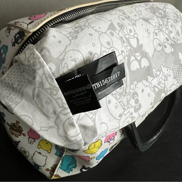 VERY RARE Loungefly loves Sanrio AOP Character Crossbody Purse Bag Satchel HEART - Image 10