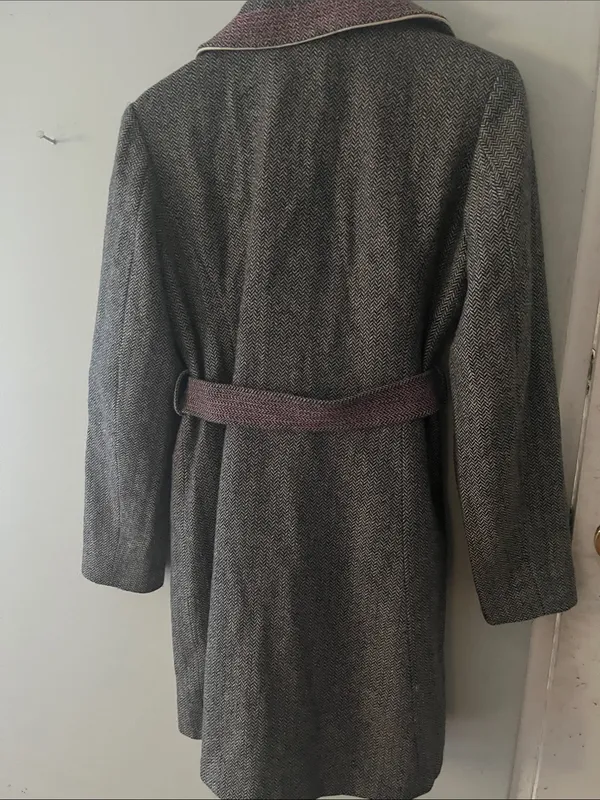 GUESS Gray Tweed Trench Coat with Pink Trim - Image 9
