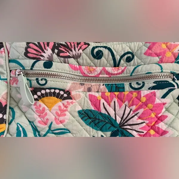 Vera Bradley RETIRED: | Mint Flowers pattern medium size crossbody purse - Image 5