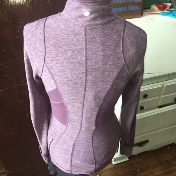 Lululemon 1/4 zip Full Tilt size 6 pullover - Image 3