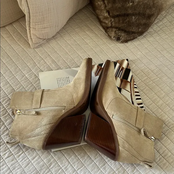 Antonio Melani peatrie light tan suede buckle western pointed heeled booties 8.5 - Image 5