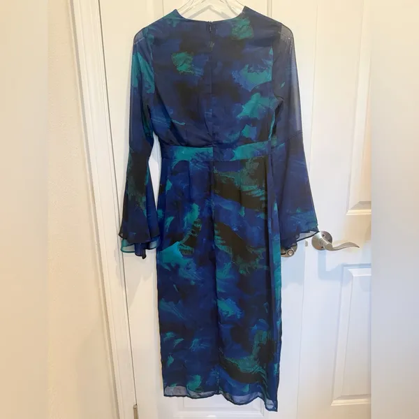 VICI‎ Porscha Abstract Print Midi Dress size Small Plunging Neck Flare Sleeves - Image 5