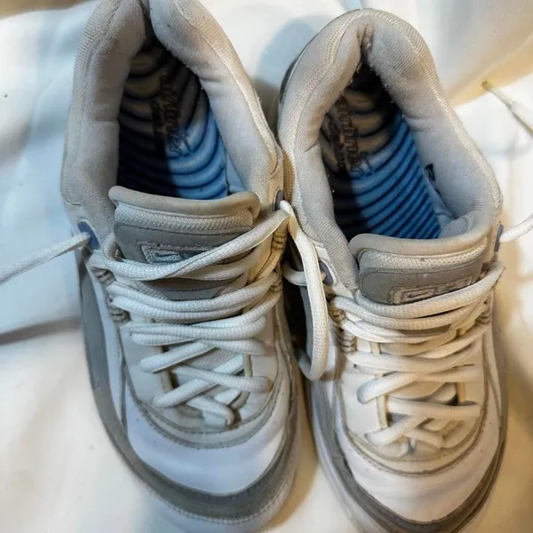SH26. white and grey Nike Airliner - Image 2