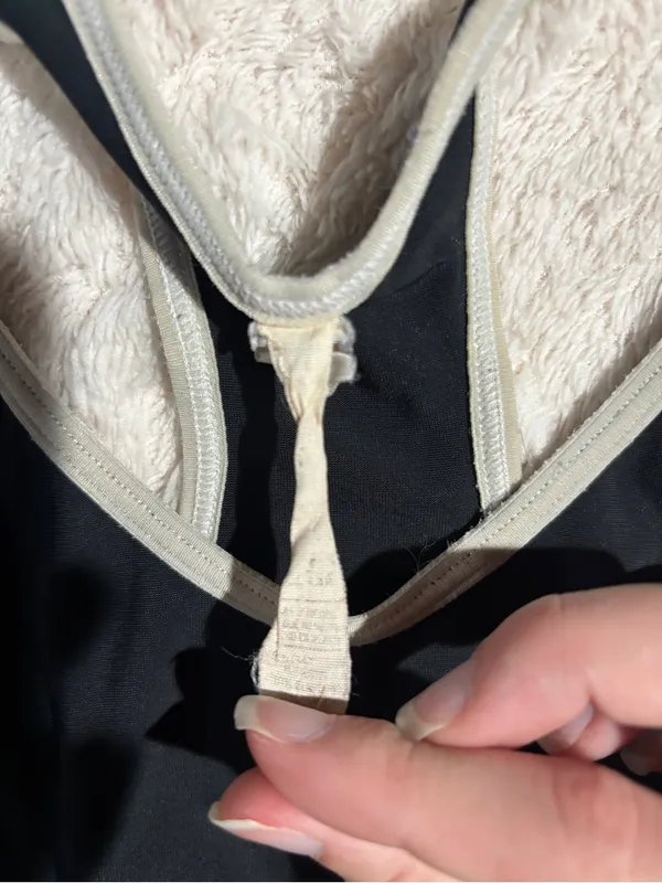 Under Armour sports bra small - Image 4
