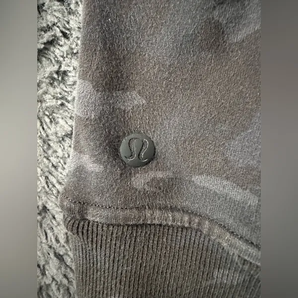 Lululemon Scuba Pullover Hoodie size 6 Camo Faded Gray - Image 8