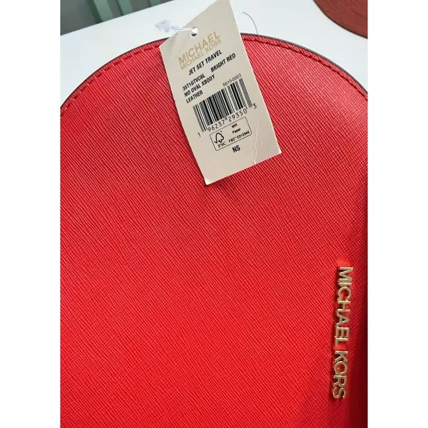 NWT Michael Kors Jet Set Travel Oval Crossbody Bag Red Zip Gold Hardware Strap - Image 5