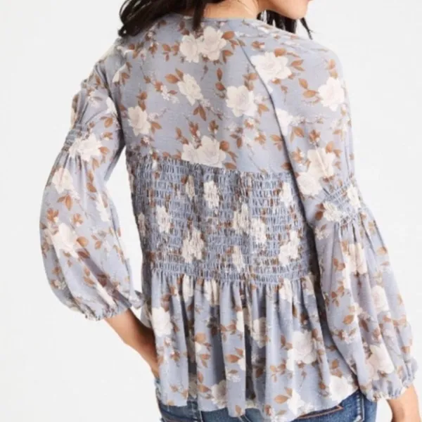 AMERICAN EAGLE Smocked Floral Blouse Blue Cream Ivory Long Sleeve Boho Peplum XS - Image 3
