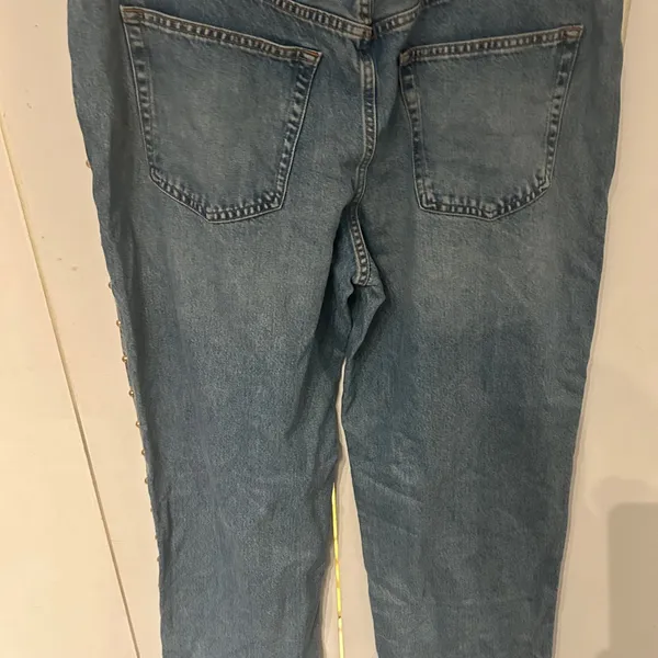 Women’s Universal Threads Mid Rise 90’s Baggy Blue Jeans with gold hardware - Image 7
