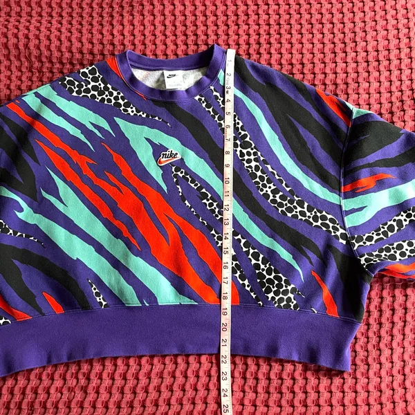 Vintage Nike AOP Crewneck Sweatshirt Women’s M Purple Abstract Graphic Retro - Image 9