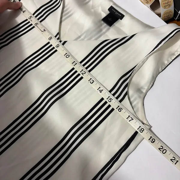 Ann Taylor Black White Striped V-Neck Sleeveless Blouse Layered Hem Top S - Image 8