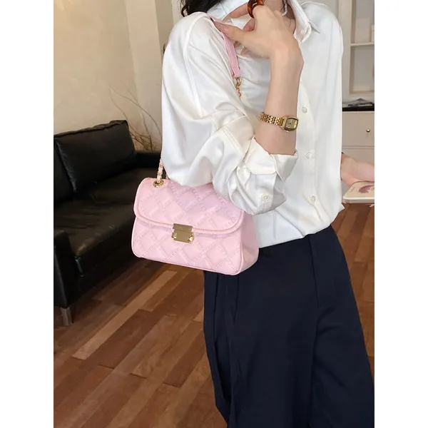 Chic Carryalls Pink Quilted Chain Crossbody Bag - Image 5