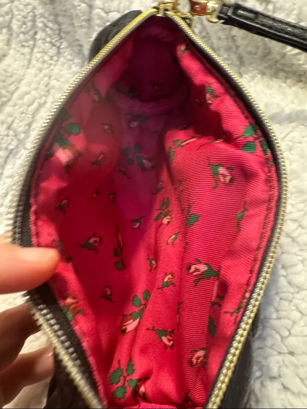 Betsey‎ Johnson Black Quilted Heart Cosmetic Pouch with Wrist Strap - Image 4