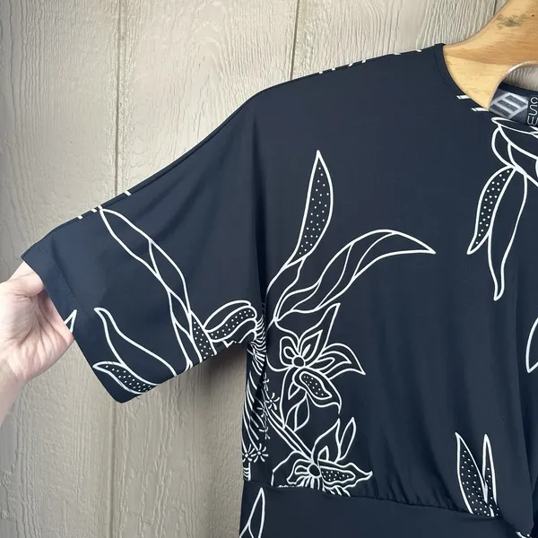 Clara Sun Woo Black White Floral Print Tie Front Blouse Top Size 1X Short Sleeve - Image 2