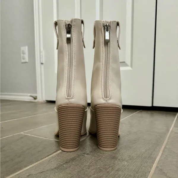 NWT - Vici Heeled Ankle Booties - Bone Color - Size 7 - Image 3