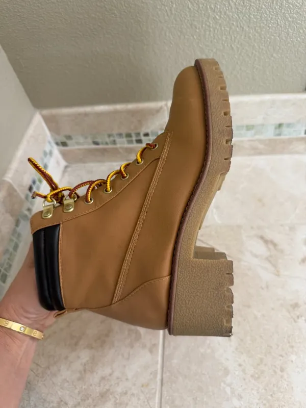 Sugar Mabry Tan combat style, block heel and side zipper Size 8 Lug sole - Image 10