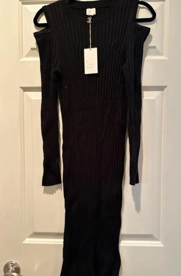 NWT Women's Long Sleeve Sweater Dress - Black M - Image 3
