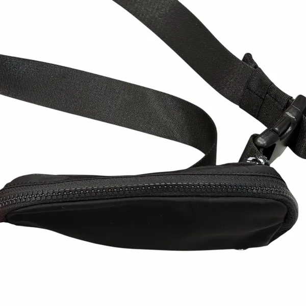 Lululemon Black 1L Everywhere Belt Bag Fanny Pack Waist Pack Bag - Image 4