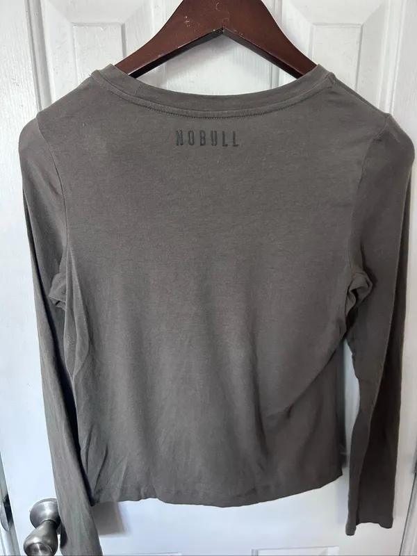 No Bull long sleeve shirt women’s size M gray work out shirt. - Image 3