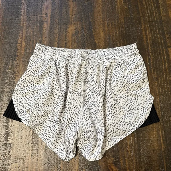 Lululemon Pleat To Street Shorts - Image 2