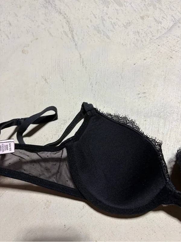 Victoria’s secret Black Lace lined Demi bra 32B - Image 7