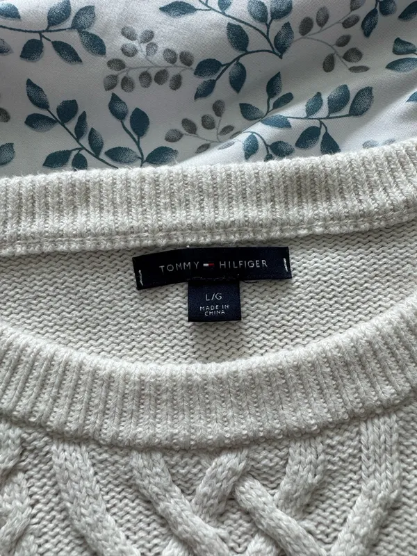 Tommy Hilfiger Cable Knit Sweater - Image 7