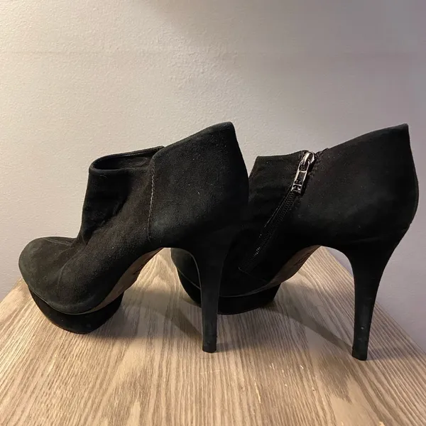 Tory Burch Cidnay Black Suede Platform Ankle Booties‎ 10 - Image 5