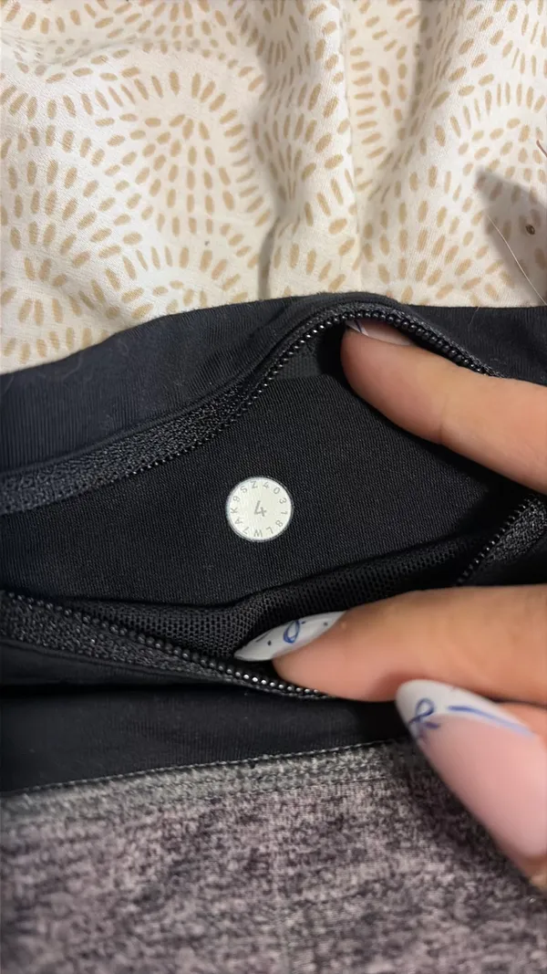 Lululemon Shorts Speed Up 4" - Image 2
