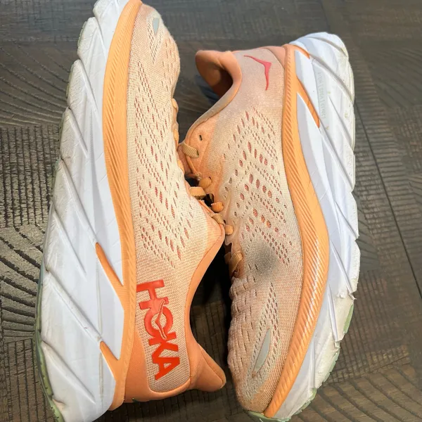 Hoka Clifton 8 melon color running shoes 8.5B women - Image 6