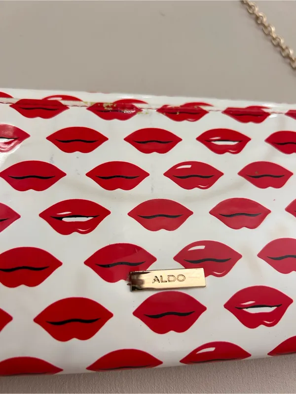 ALDO White Lip-Print Clutch with Gold Chain Strap - Image 5
