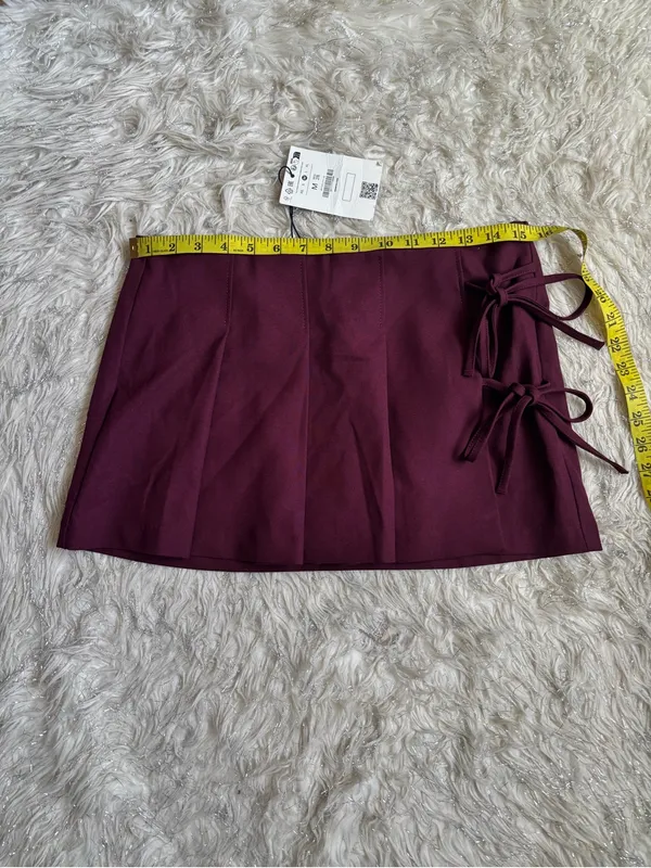 Bershka Burgundy Women’s Pleated Mini Skirt/Short with Side Bow Detail‎ Size M - Image 5