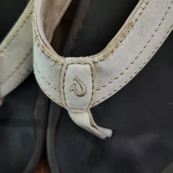 Olukia Sandals Sandals Womens Size 6 FlipFlop Beige Straps‎ Black Sole Beachy - Image 4