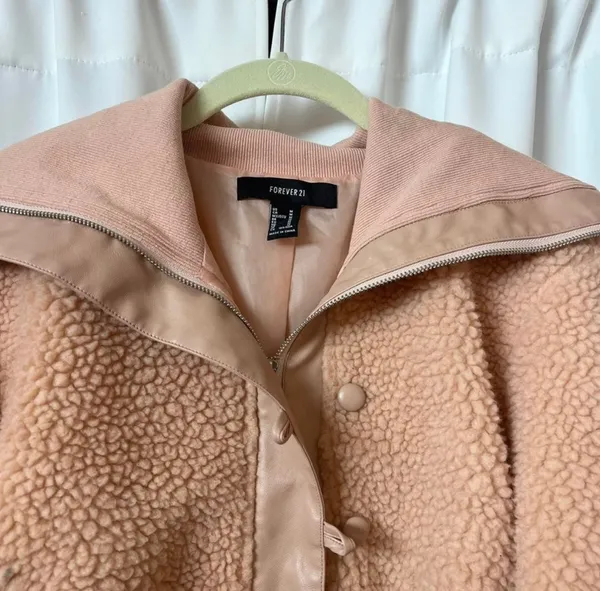 Forever 21 Light Pink Faux Shearling Oversized Teddy Jacket Fleece Sherpa Coat Size Medium - Image 4