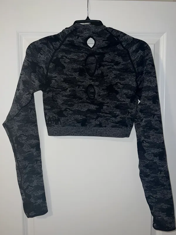Gymshark Camo Long Sleeve Crop Top - Image 3