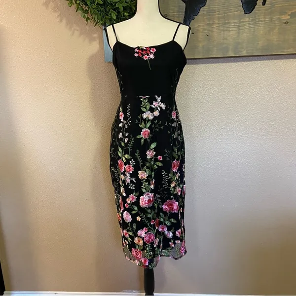 NWOT Lulus Blooming For Love Black Floral Embroidered Midi Dress - Image 3