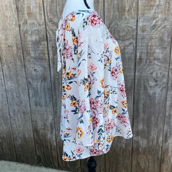 Lavish Woman’s Plus Size Floral Print Bell Sleeve Blouse Size 3X - Image 4