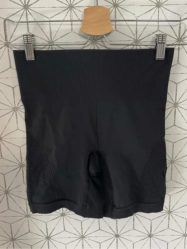 Lululemon Seamless Spandex Short Ebb to Street - Image 3