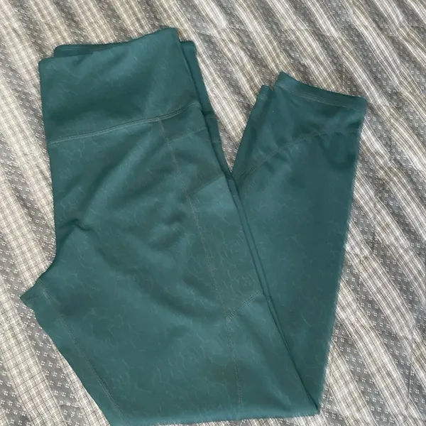 ZYIA active size 8-10. women’s leggings preowned. GUC, side pockets - Image 3