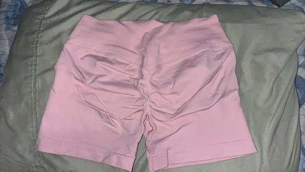 Voyjoy Amazon scrunch shorts Pink - Image 2