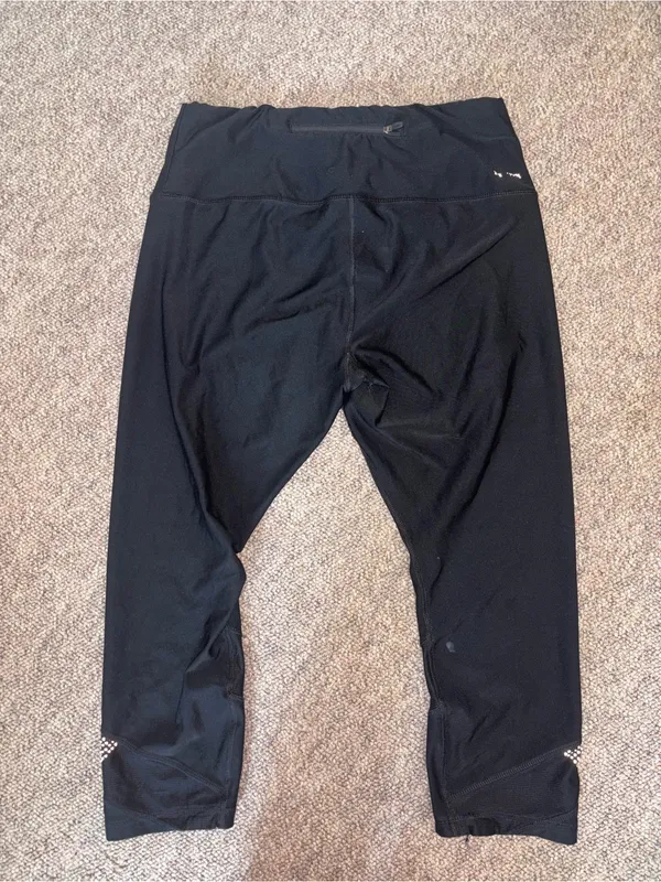 Black Women’s Active Capri Leggings Size L - Image 2