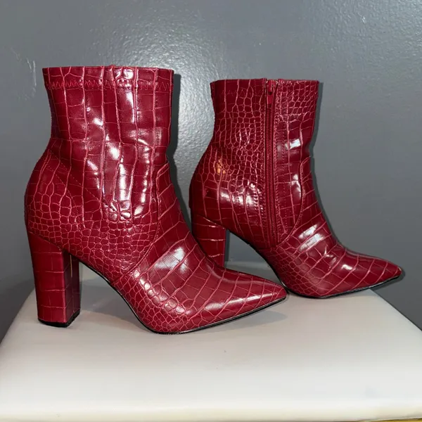 Catherine Malandrino Red Croc Embossed Ankle Boots | Size 6.5 - Image 4