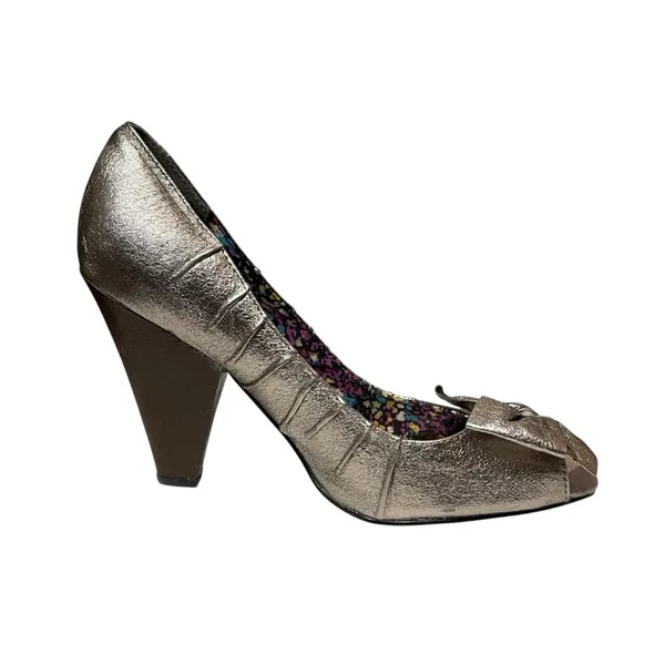 MADDEN‎ GIRL Silver Block High Heels with Open Toe & Bow Accent, Size 9.5 - Image 4
