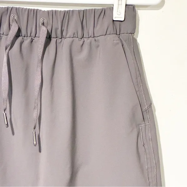 Lululemon On The Fly‎ Skirt *21" Magnum Grey Athletic Skirt Size 6 - Image 3