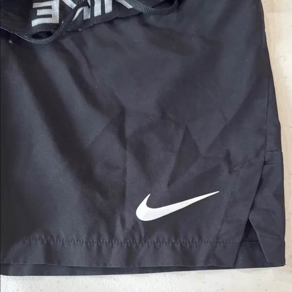 Nike Black Athletic Shorts Lightweight Relaxed Fit - Image 4
