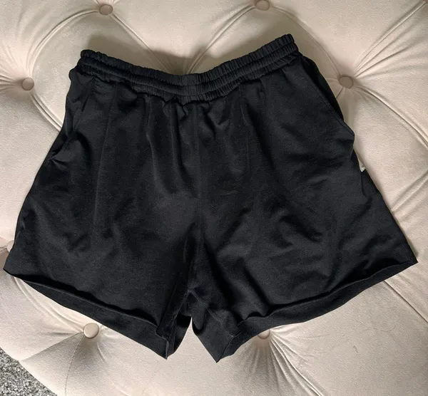 Vuori Shorts - Image 3