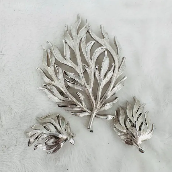 Crown Trifari Vintage Leaf Brooch Pin & Clip Earrings RARE 1950s 1960s - Image 2