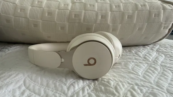 Beats Solo Pro Noise Cancelling Headphones - Image 4