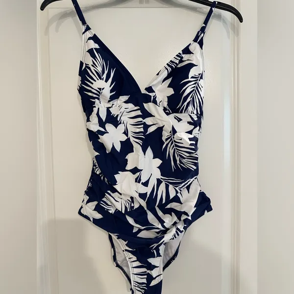 CUPSHE Women's One Piece Swimsuit V-Neck Floral Navy Blue & White Size S - Image 11