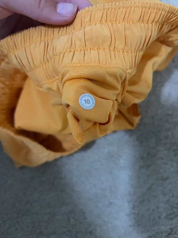 Lululemon Shorts 2.5" - Image 3