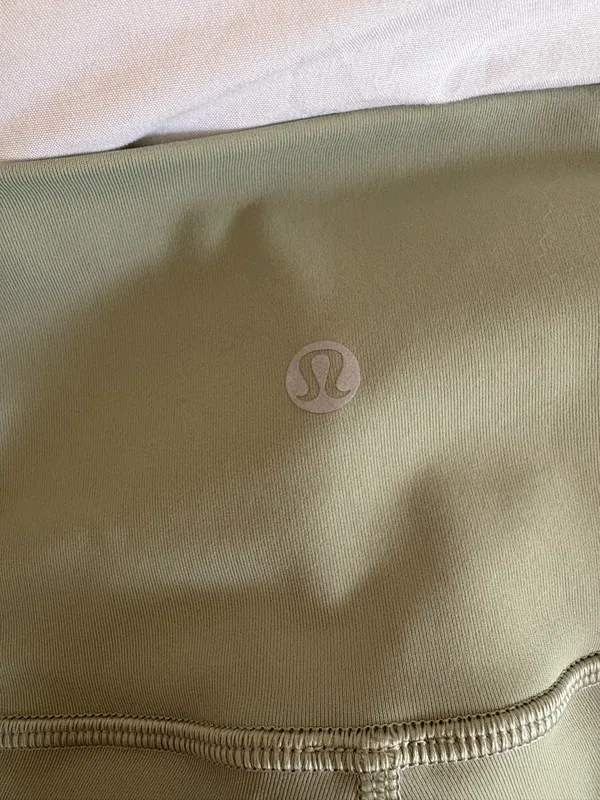 Wunder Under Lululemon Shorts 6" - Image 3