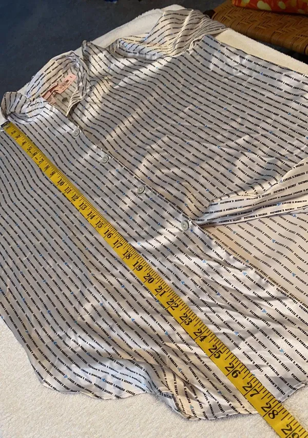 Victoria’s Secret button down sleep shirt Sz Med - Image 5
